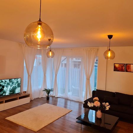 Galaxy Residence Villa Отопени Экстерьер фото