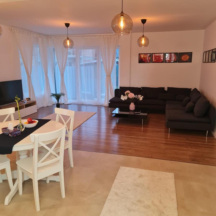 Galaxy Residence Villa Отопени Экстерьер фото