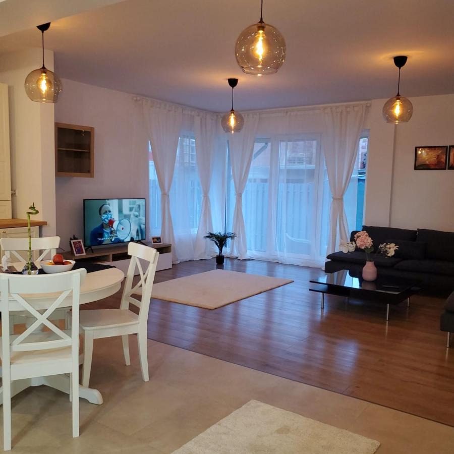 Galaxy Residence Villa Отопени Экстерьер фото