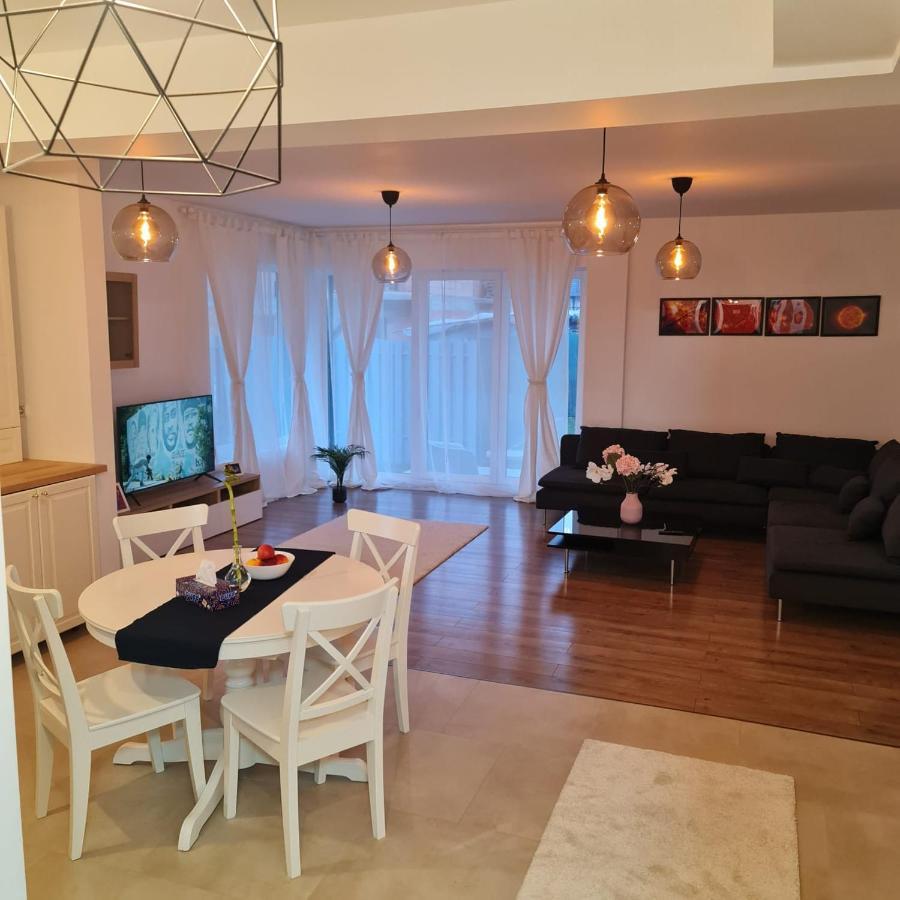 Galaxy Residence Villa Отопени Экстерьер фото