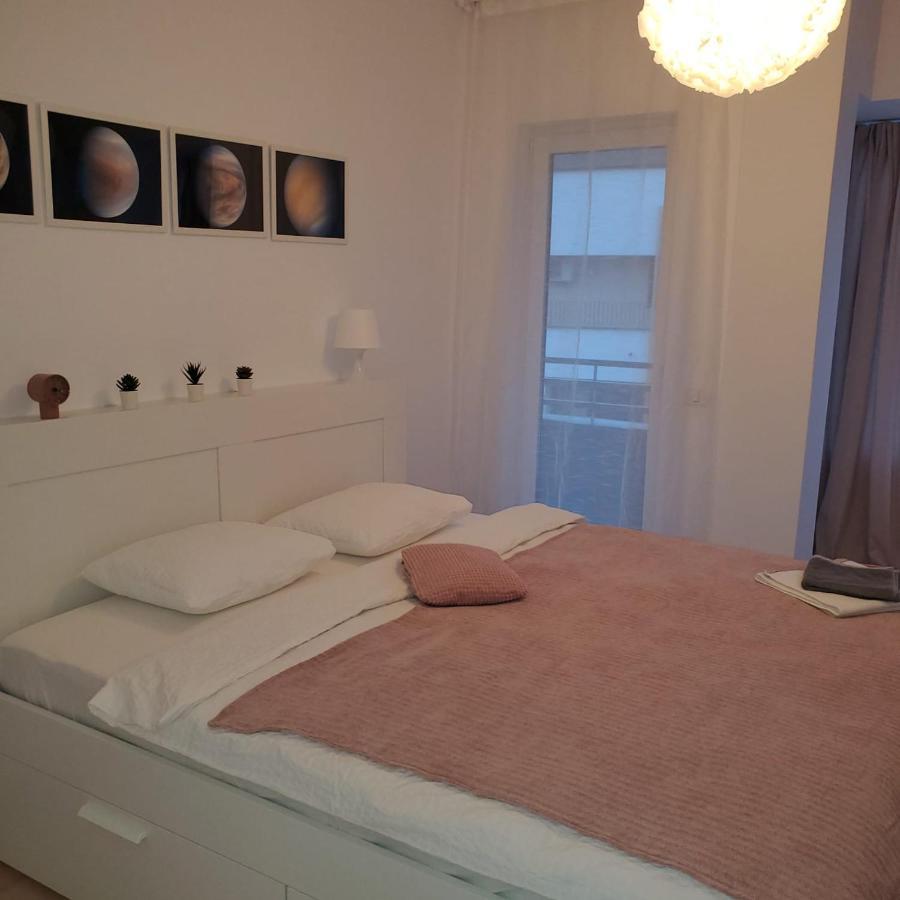 Galaxy Residence Villa Отопени Экстерьер фото