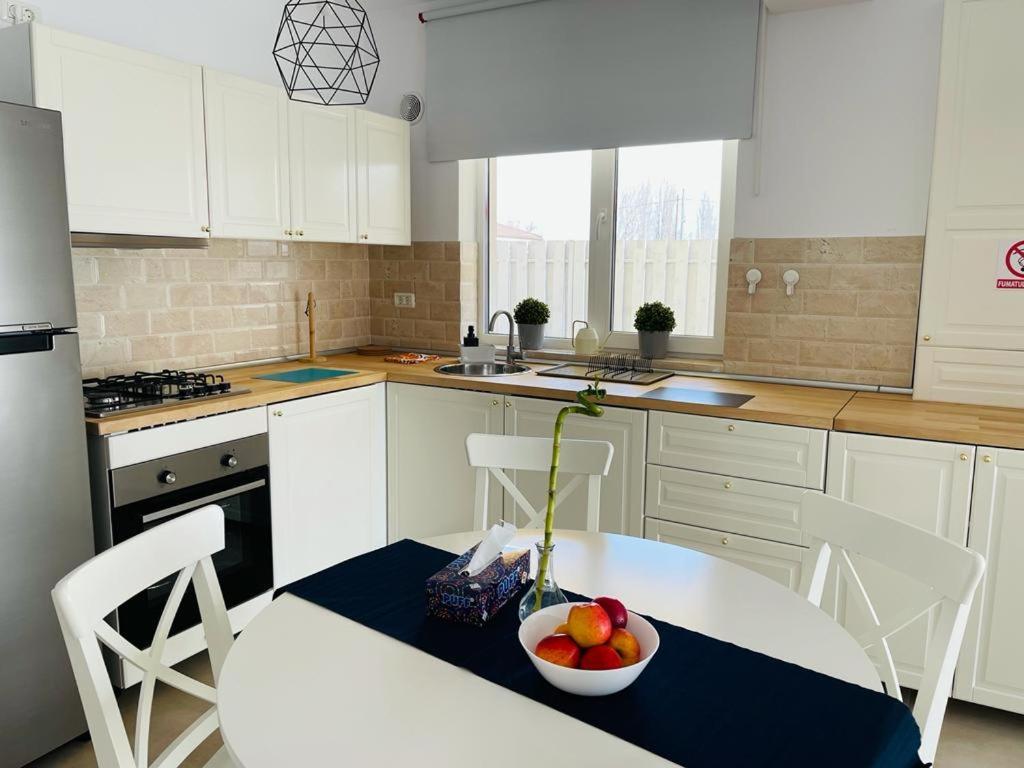 Galaxy Residence Villa Отопени Экстерьер фото