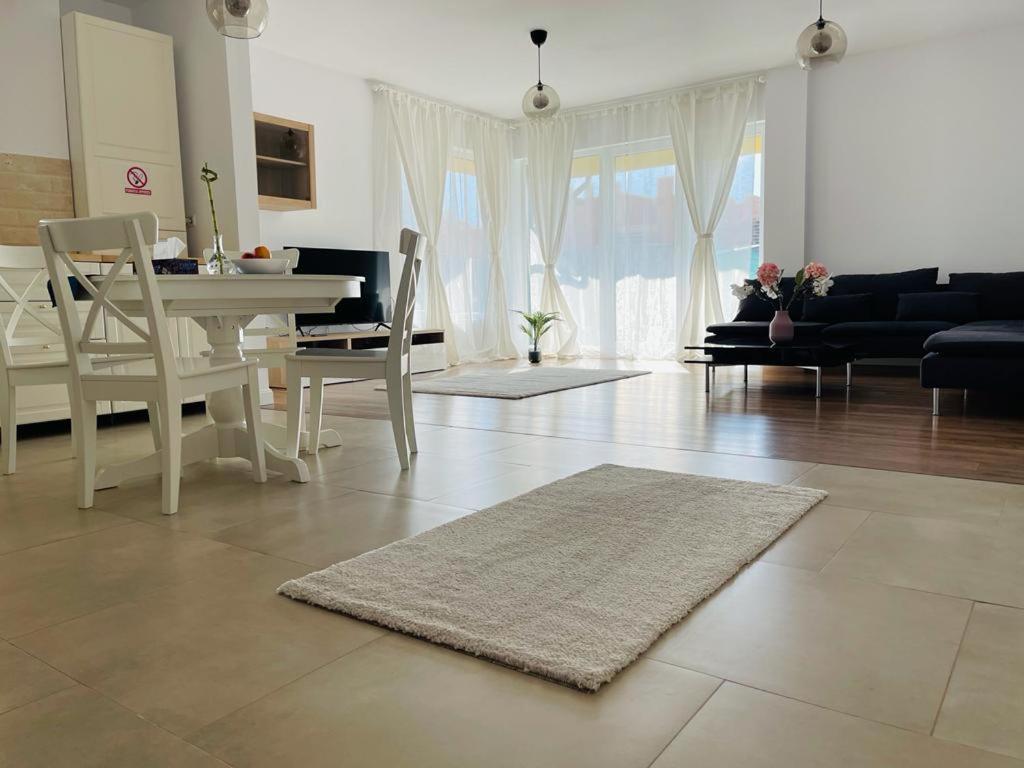 Galaxy Residence Villa Отопени Экстерьер фото