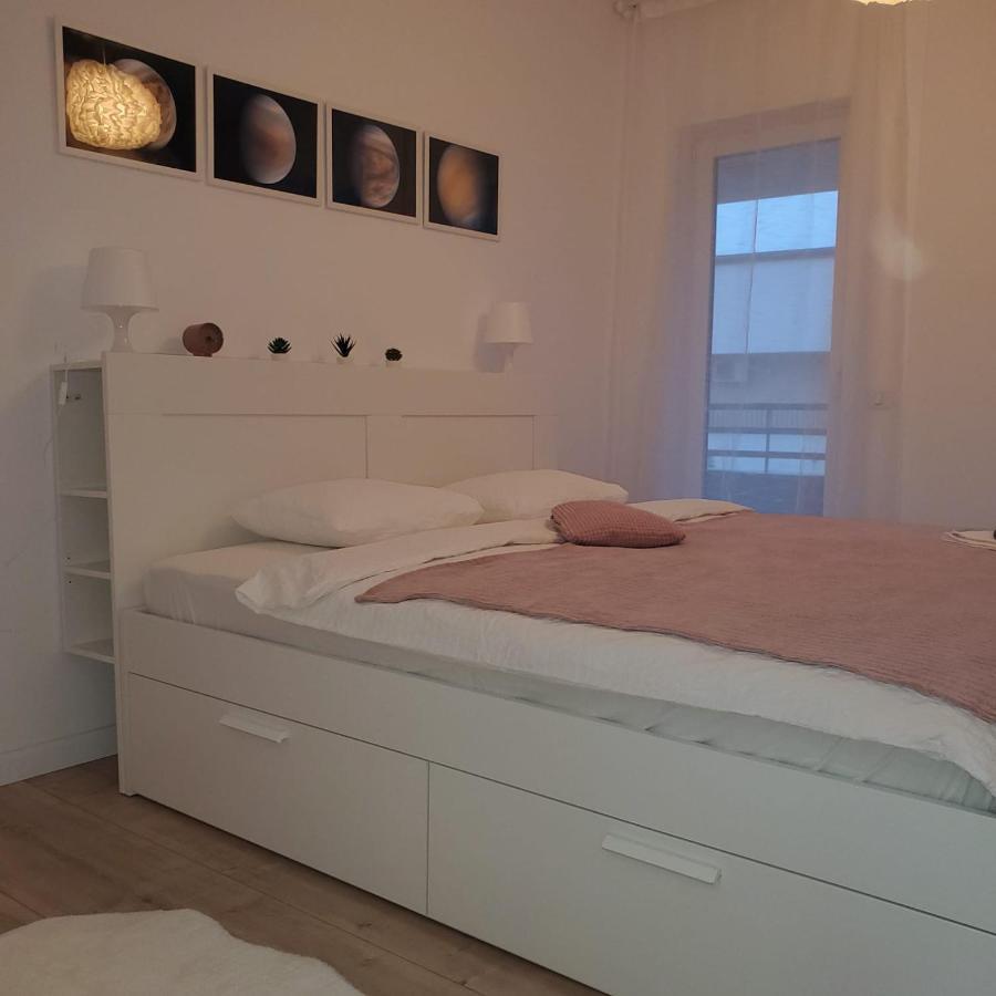 Galaxy Residence Villa Отопени Экстерьер фото